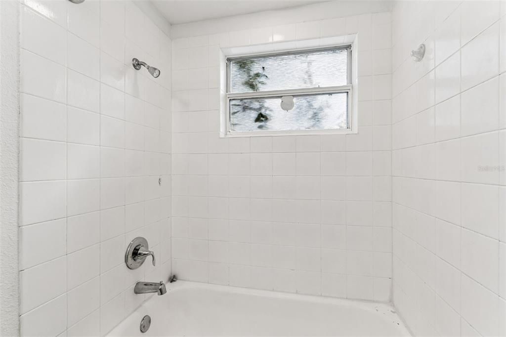 待售: $285,000 (2 贝兹, 1 浴室, 1086 平方英尺)