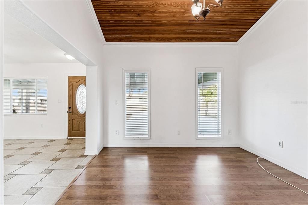 待售: $285,000 (2 贝兹, 1 浴室, 1086 平方英尺)