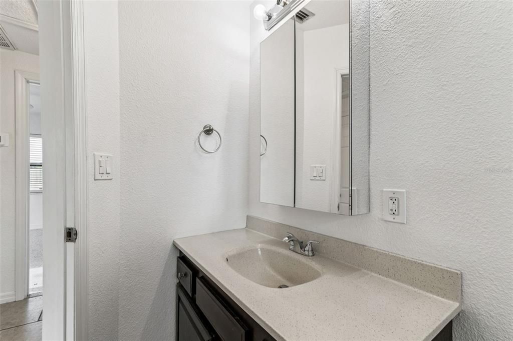 待售: $285,000 (2 贝兹, 1 浴室, 1086 平方英尺)