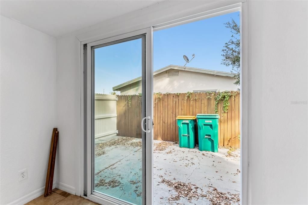 待售: $285,000 (2 贝兹, 1 浴室, 1086 平方英尺)