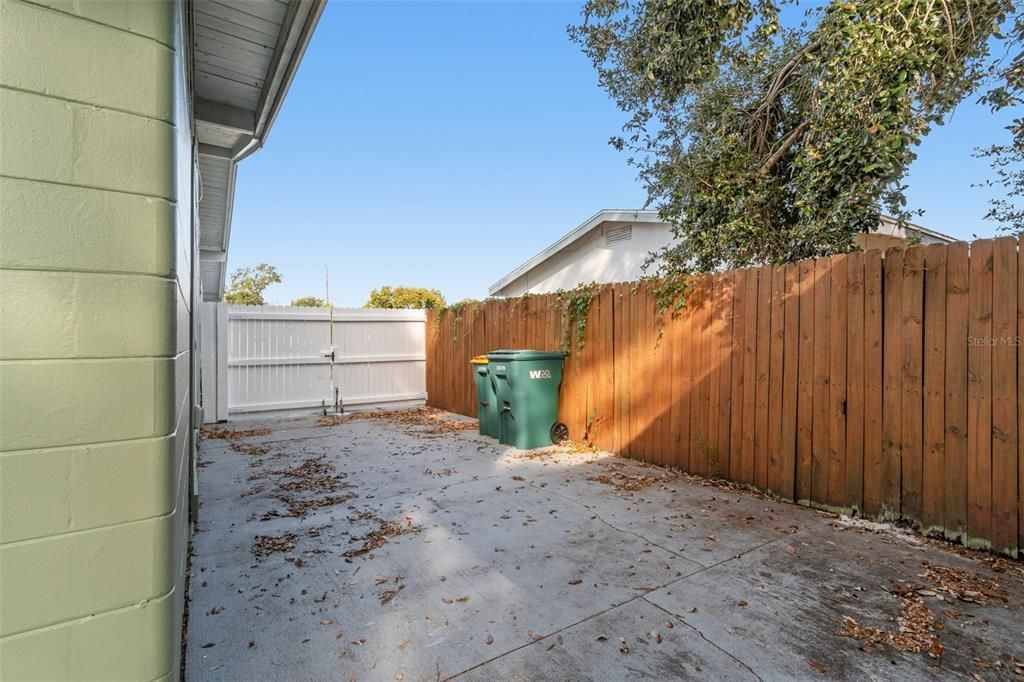 待售: $285,000 (2 贝兹, 1 浴室, 1086 平方英尺)