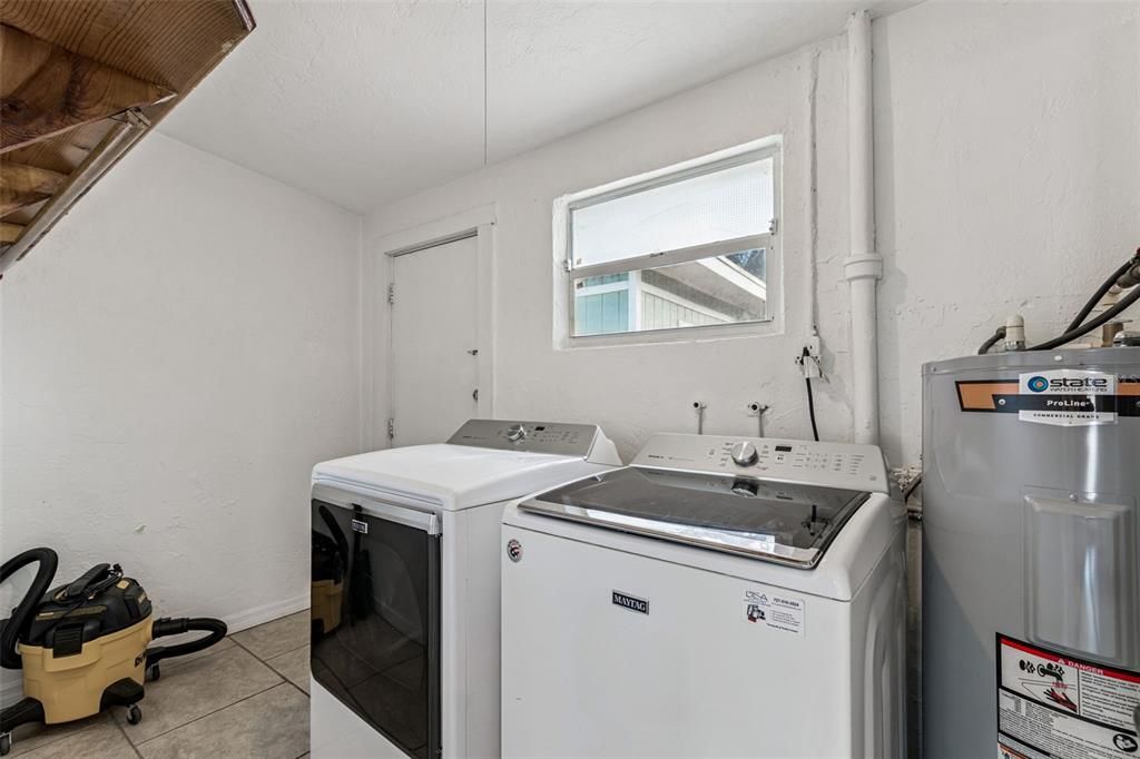 待售: $285,000 (2 贝兹, 1 浴室, 1086 平方英尺)