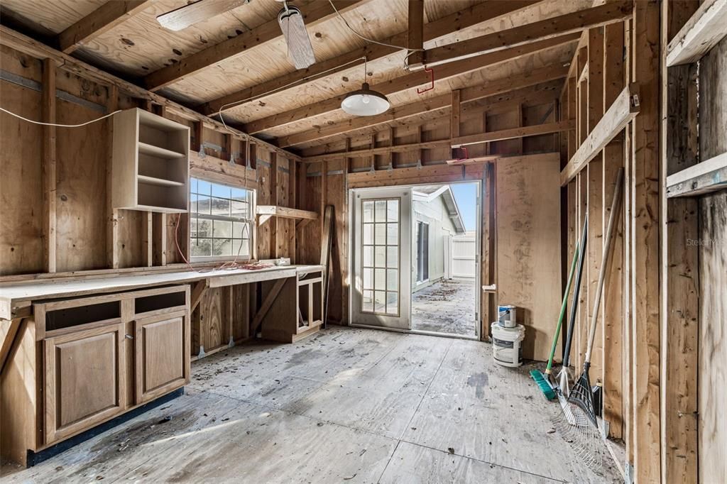 待售: $285,000 (2 贝兹, 1 浴室, 1086 平方英尺)