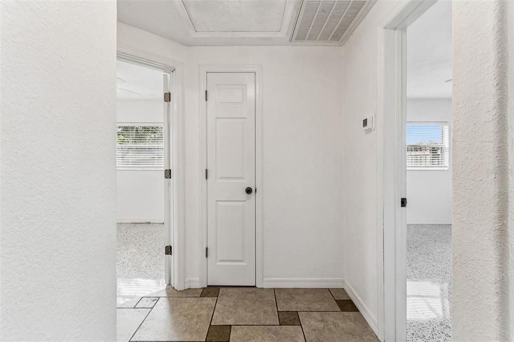 待售: $285,000 (2 贝兹, 1 浴室, 1086 平方英尺)