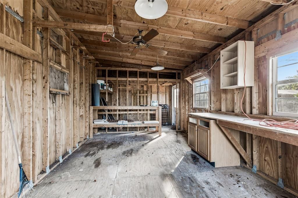 待售: $285,000 (2 贝兹, 1 浴室, 1086 平方英尺)