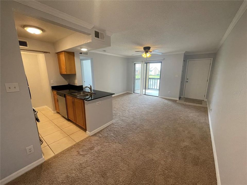 For Rent: $1,600 (1 beds, 1 baths, 637 Square Feet)