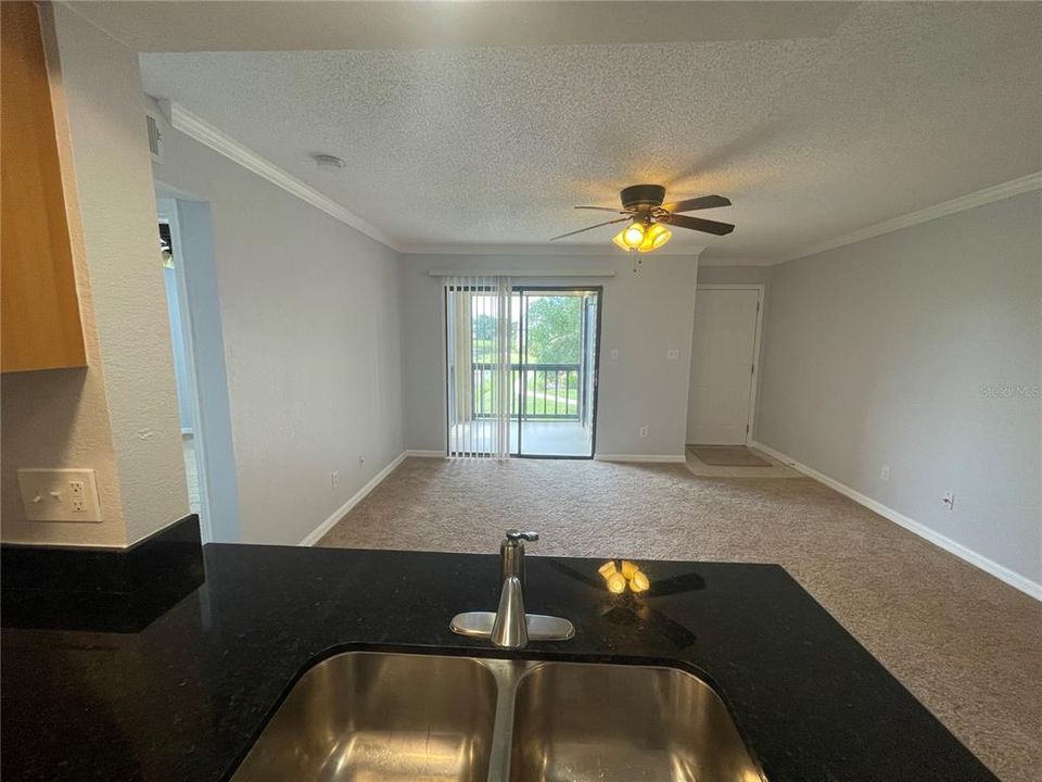 For Rent: $1,600 (1 beds, 1 baths, 637 Square Feet)