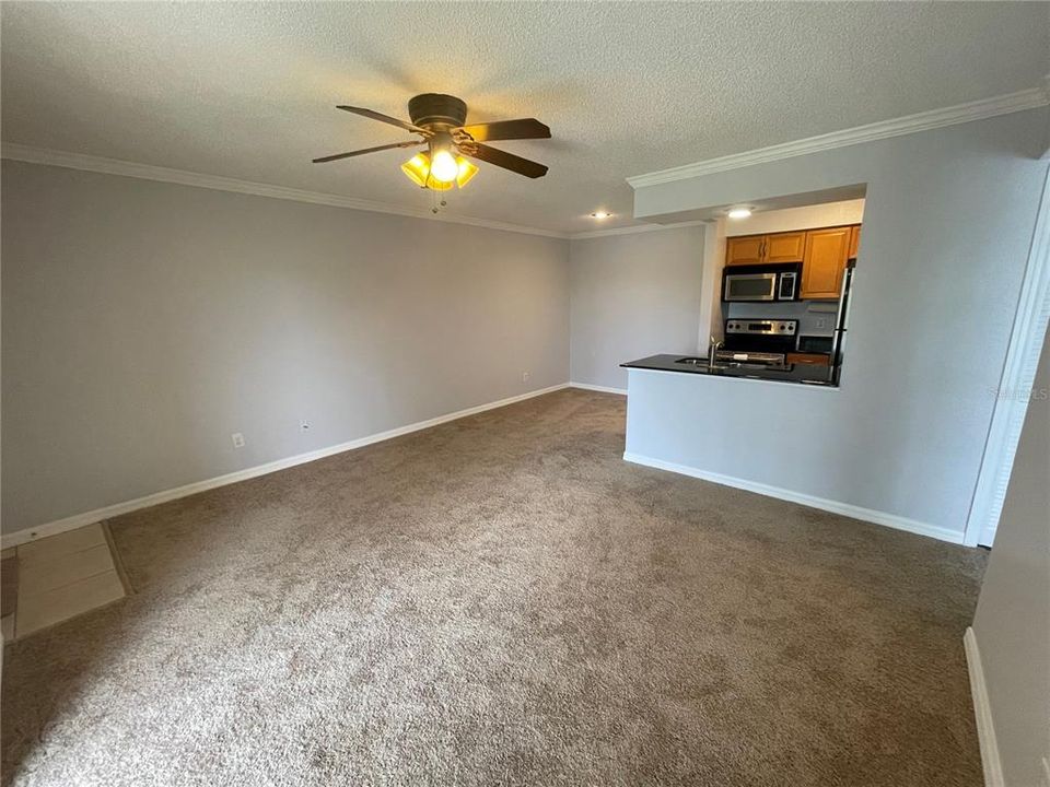 For Rent: $1,600 (1 beds, 1 baths, 637 Square Feet)