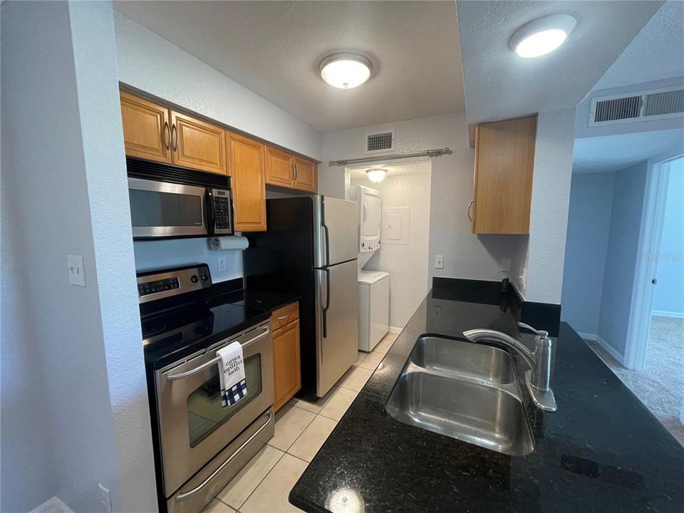 For Rent: $1,600 (1 beds, 1 baths, 637 Square Feet)