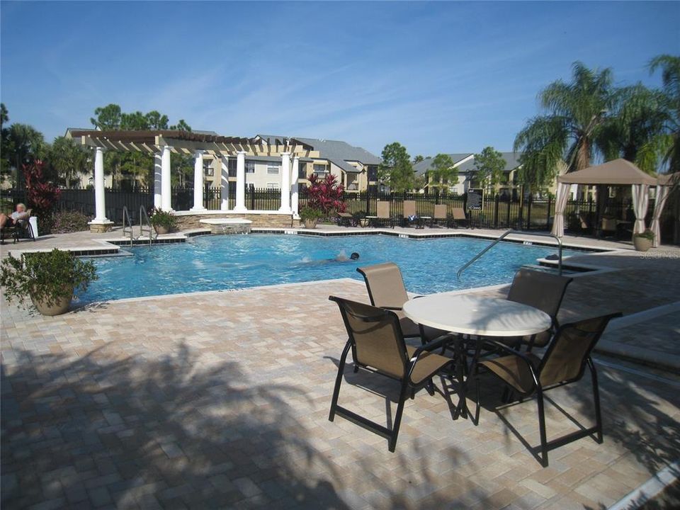 For Rent: $1,600 (1 beds, 1 baths, 637 Square Feet)