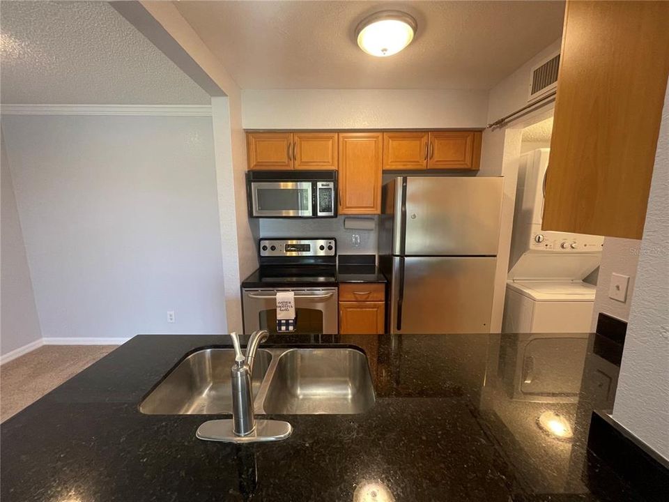 For Rent: $1,600 (1 beds, 1 baths, 637 Square Feet)