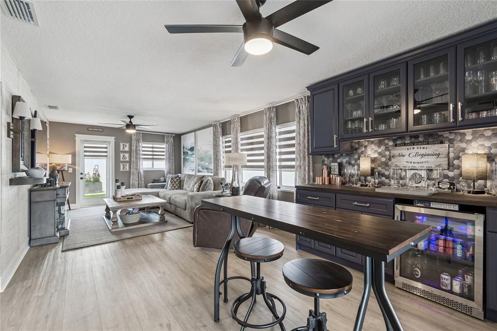 En Venta: $719,000 (4 camas, 2 baños, 1740 Pies cuadrados)