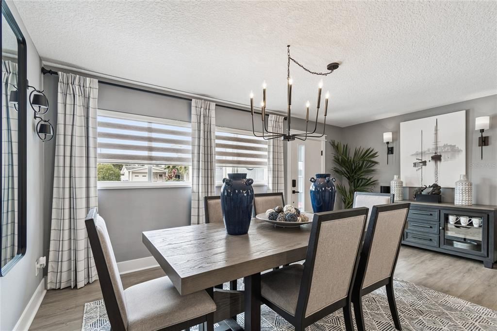 En Venta: $719,000 (4 camas, 2 baños, 1740 Pies cuadrados)