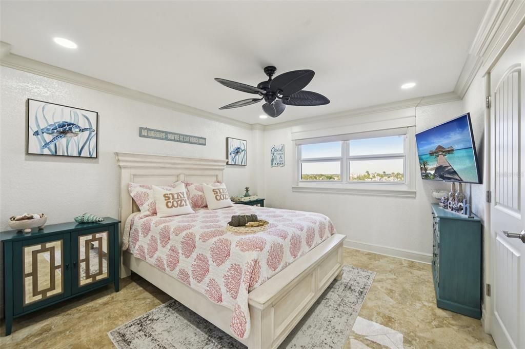 待售: $1,395,000 (2 贝兹, 2 浴室, 1337 平方英尺)