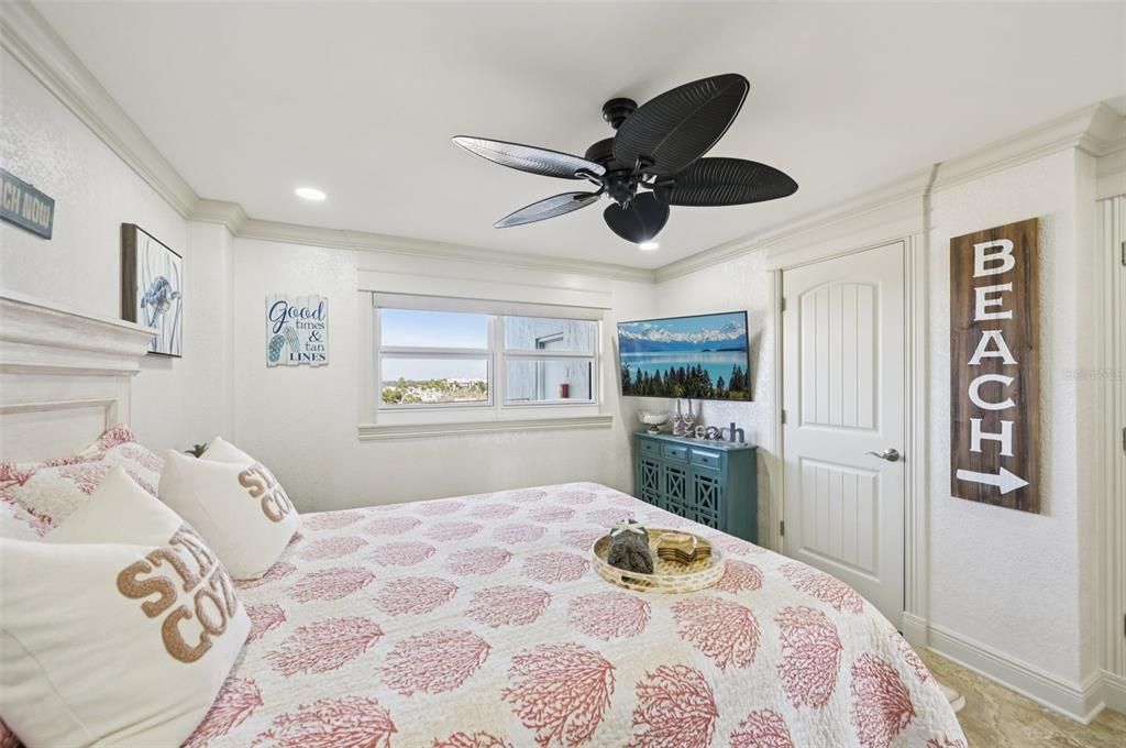 待售: $1,395,000 (2 贝兹, 2 浴室, 1337 平方英尺)