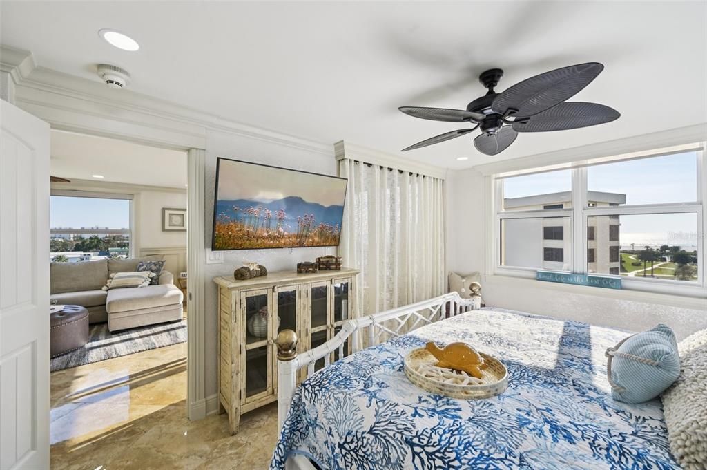 待售: $1,395,000 (2 贝兹, 2 浴室, 1337 平方英尺)