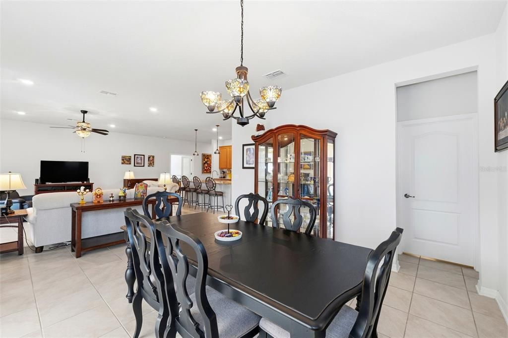 待售: $624,900 (4 贝兹, 3 浴室, 2676 平方英尺)