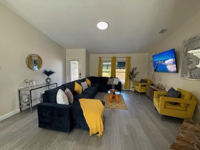 待售: $475,000 (3 贝兹, 2 浴室, 1444 平方英尺)