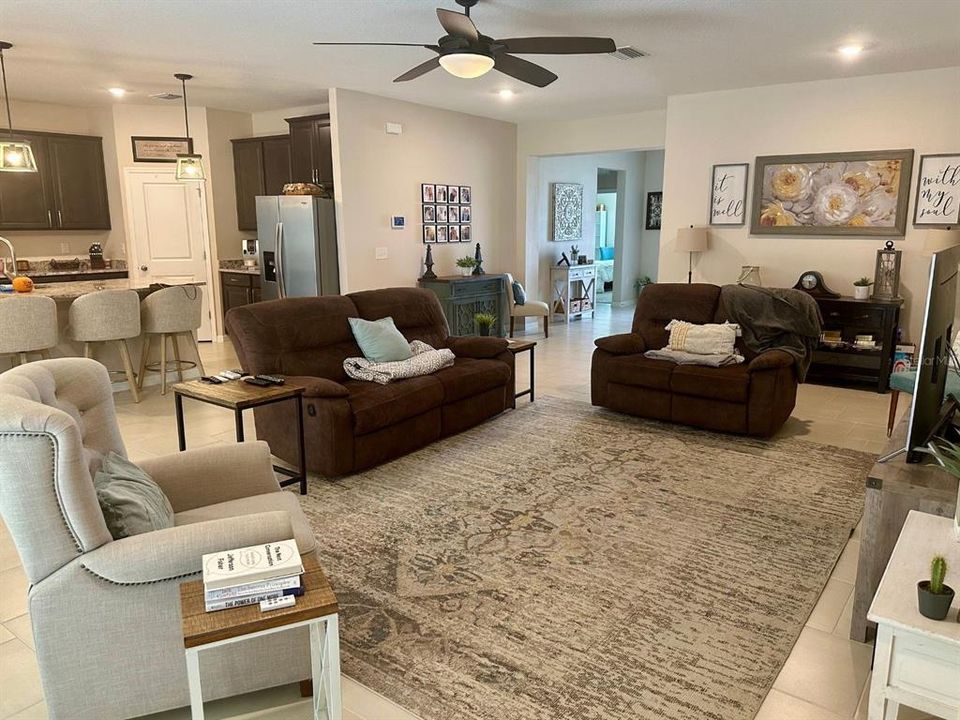 出租: $3,400 (4 贝兹, 3 浴室, 2528 平方英尺)