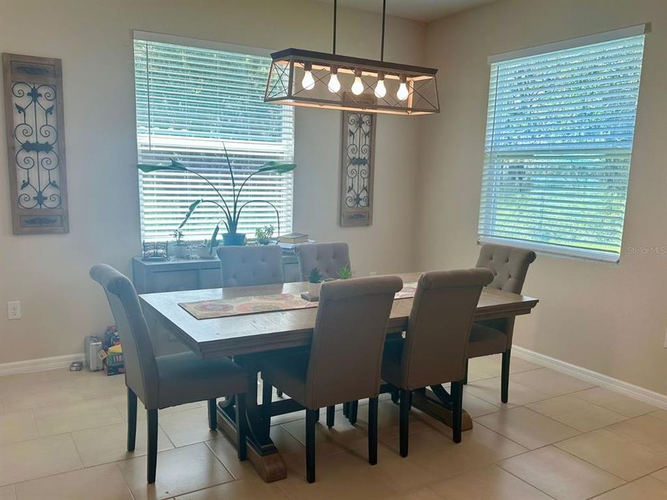 出租: $3,400 (4 贝兹, 3 浴室, 2528 平方英尺)