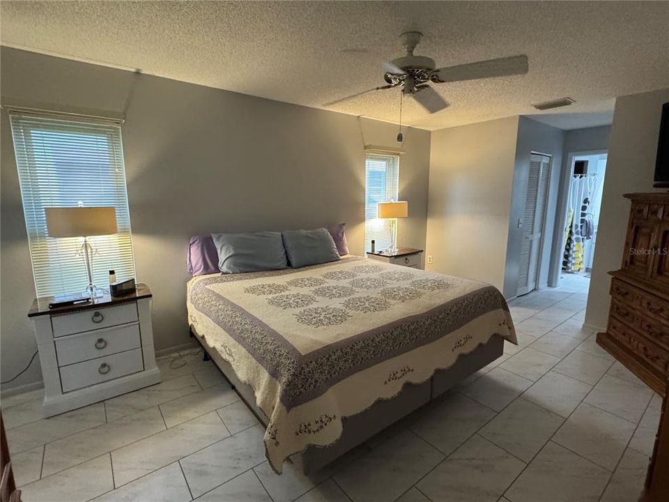 For Sale: $358,900 (2 beds, 2 baths, 1788 Square Feet)