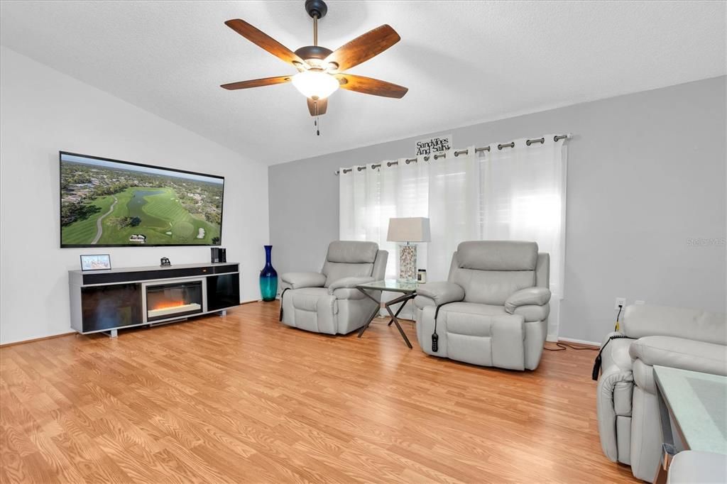 For Sale: $358,900 (2 beds, 2 baths, 1788 Square Feet)