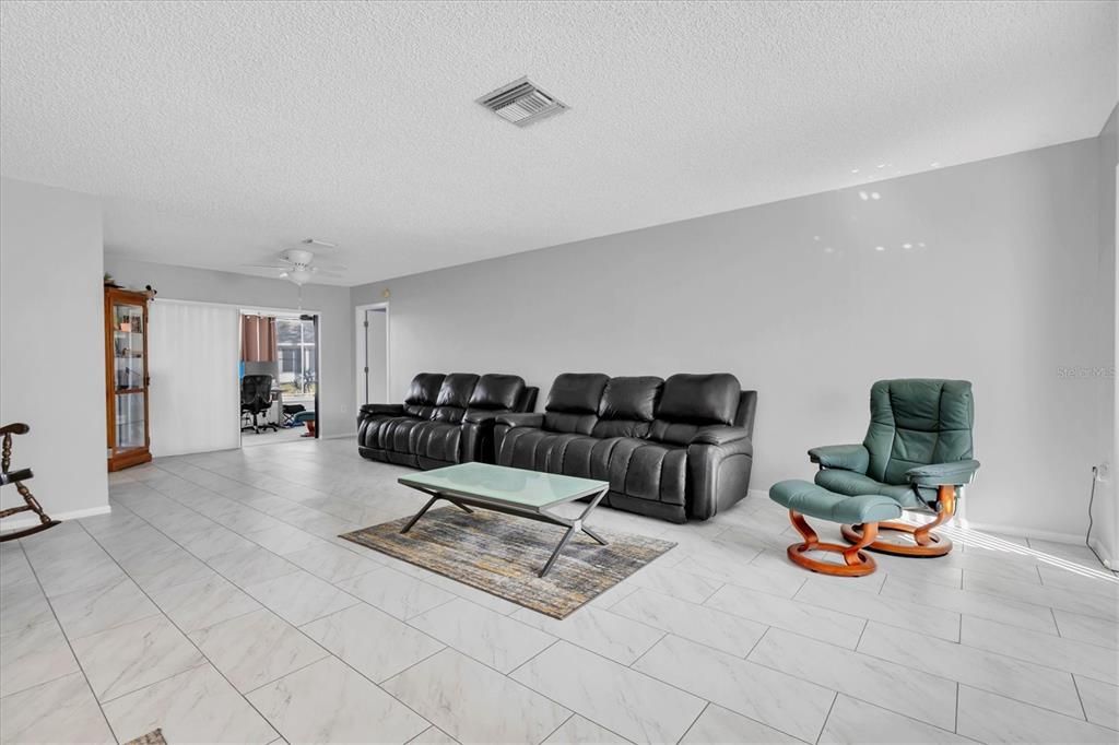 For Sale: $358,900 (2 beds, 2 baths, 1788 Square Feet)