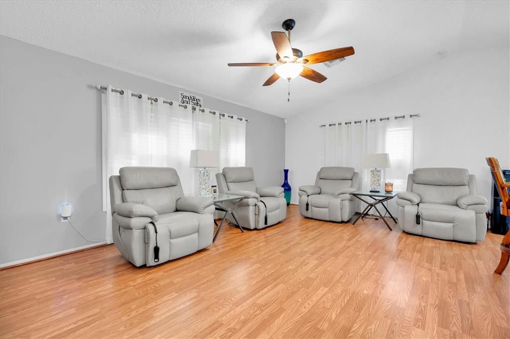 For Sale: $358,900 (2 beds, 2 baths, 1788 Square Feet)