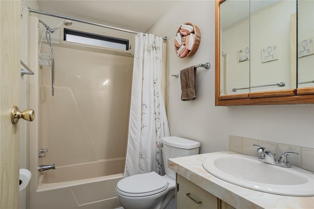 待售: $189,599 (2 贝兹, 2 浴室, 1040 平方英尺)