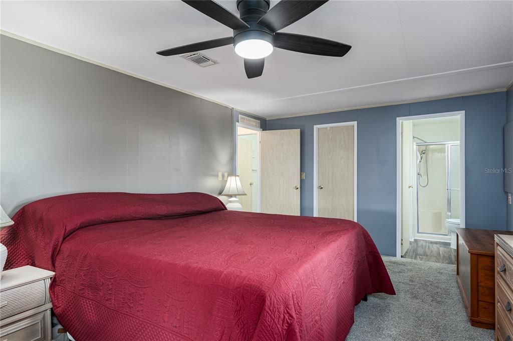 待售: $189,599 (2 贝兹, 2 浴室, 1040 平方英尺)