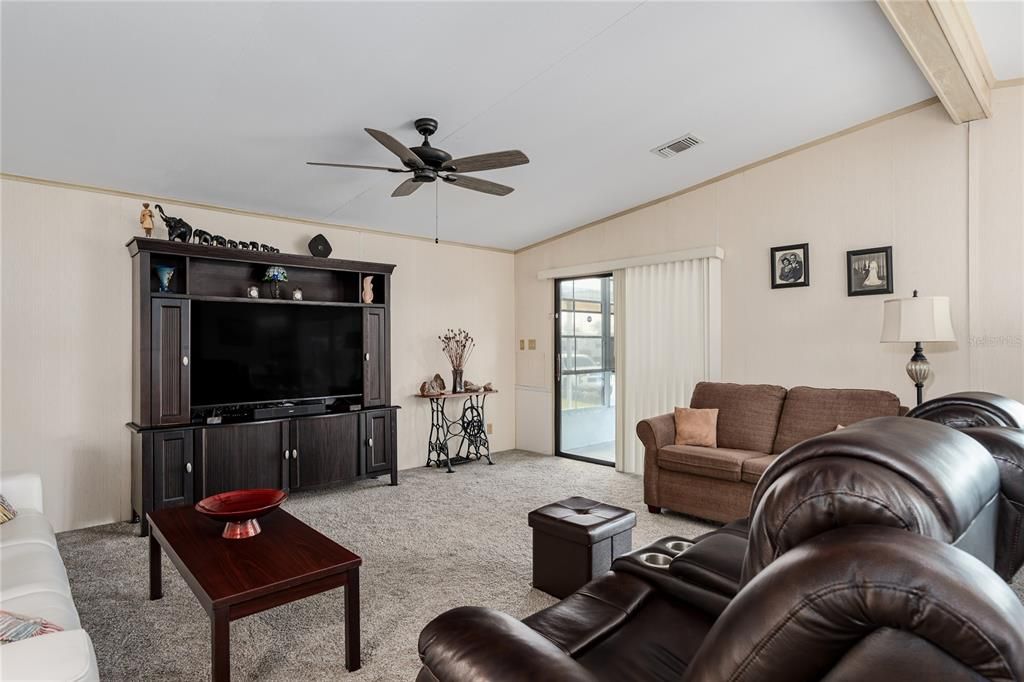 待售: $189,599 (2 贝兹, 2 浴室, 1040 平方英尺)