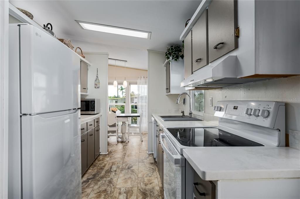 待售: $189,599 (2 贝兹, 2 浴室, 1040 平方英尺)