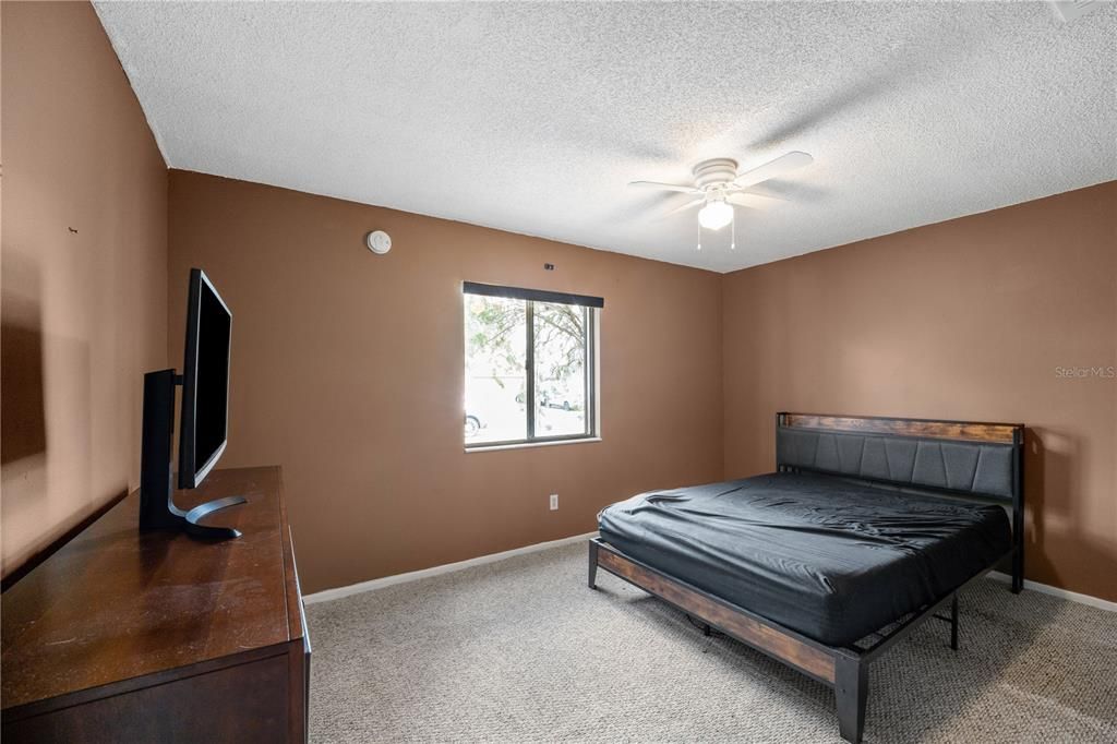 For Sale: $340,000 (3 beds, 2 baths, 1352 Square Feet)