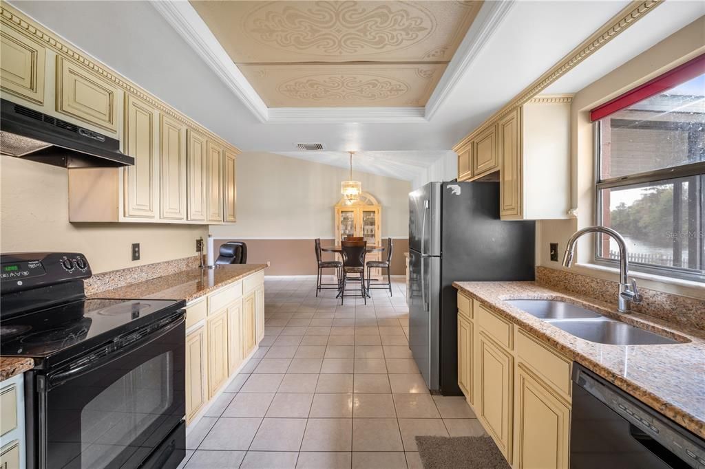 For Sale: $340,000 (3 beds, 2 baths, 1352 Square Feet)