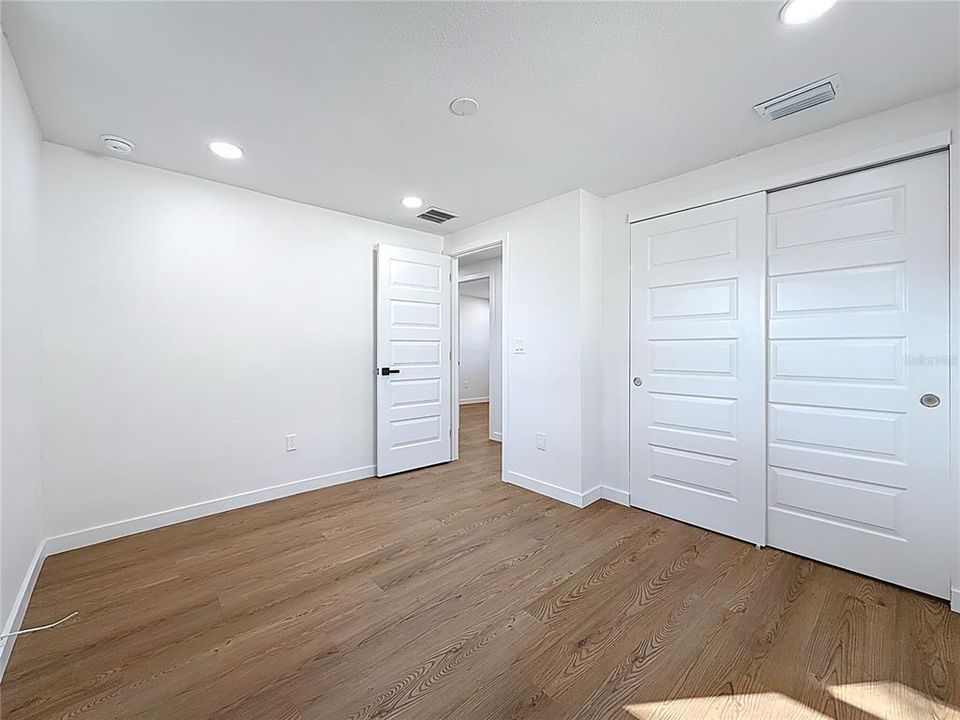 En Venta: $385,000 (4 camas, 2 baños, 1296 Pies cuadrados)