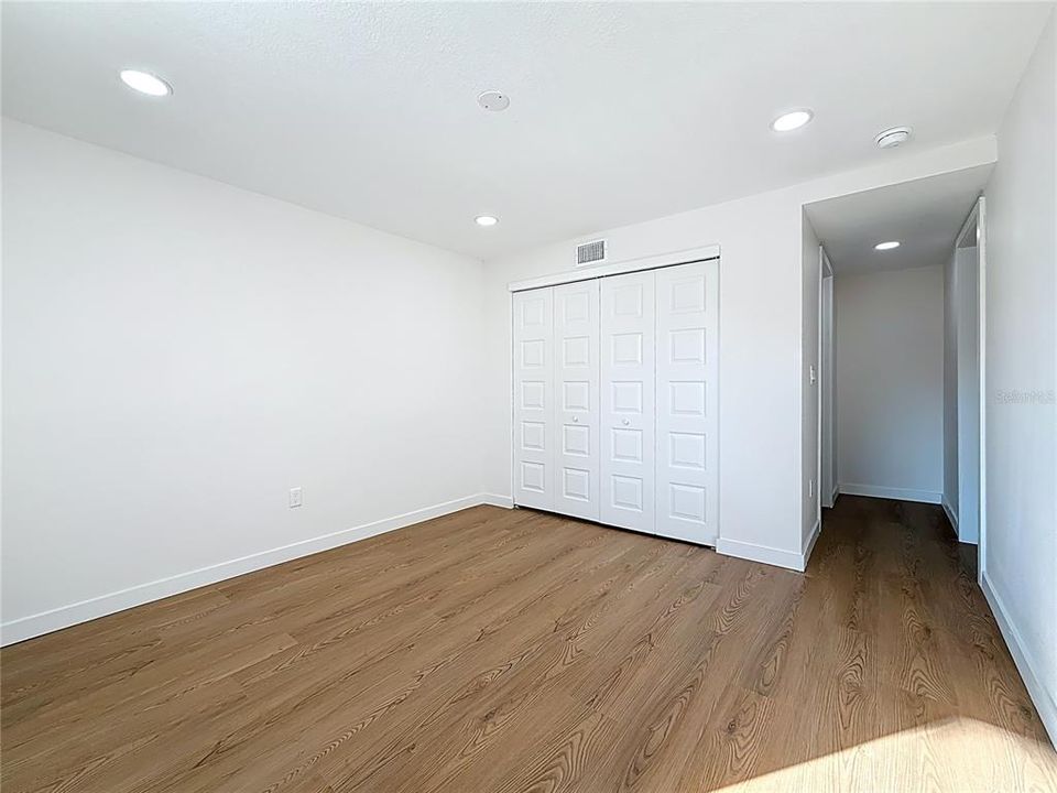 En Venta: $385,000 (4 camas, 2 baños, 1296 Pies cuadrados)