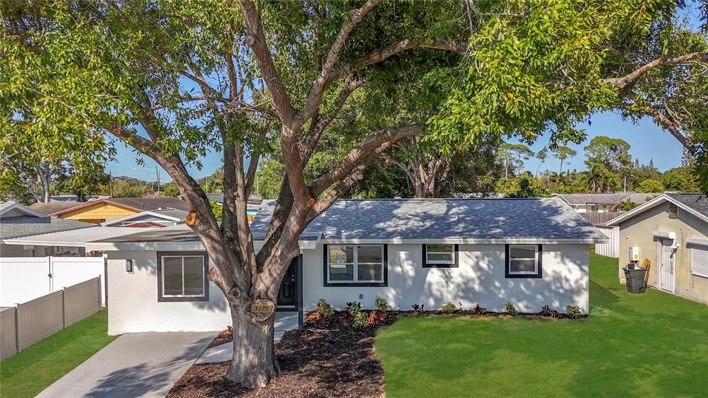 En Venta: $385,000 (4 camas, 2 baños, 1296 Pies cuadrados)