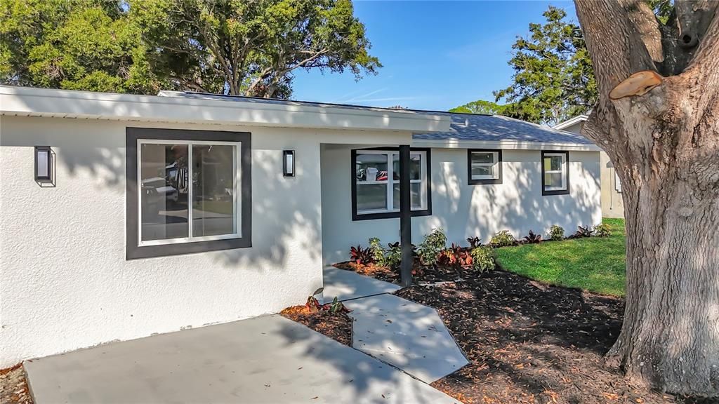 En Venta: $385,000 (4 camas, 2 baños, 1296 Pies cuadrados)