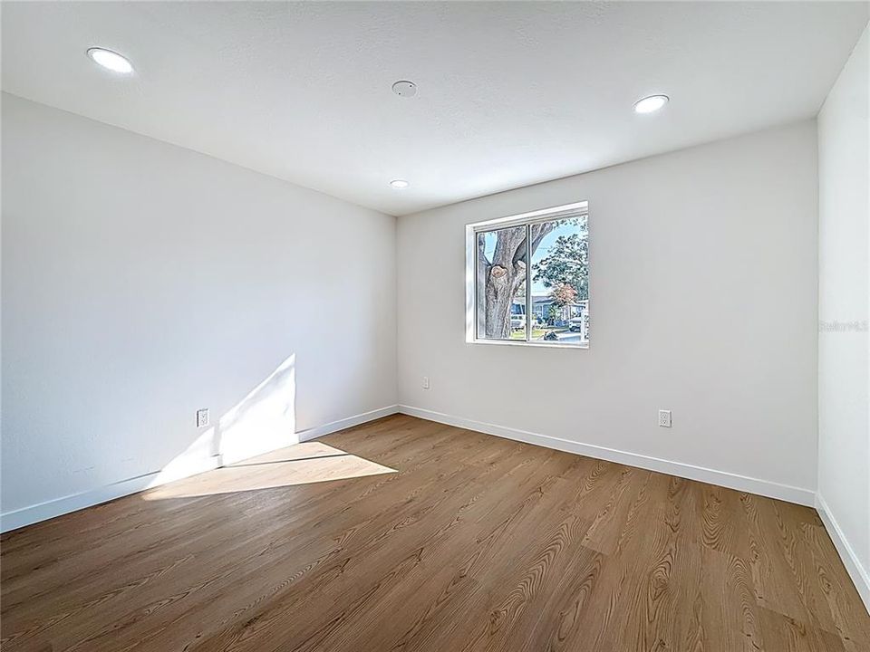 En Venta: $385,000 (4 camas, 2 baños, 1296 Pies cuadrados)