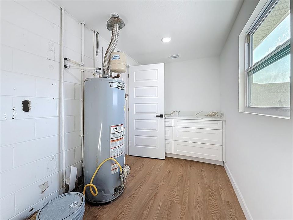 En Venta: $385,000 (4 camas, 2 baños, 1296 Pies cuadrados)