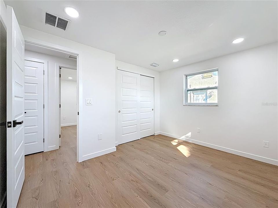 En Venta: $385,000 (4 camas, 2 baños, 1296 Pies cuadrados)