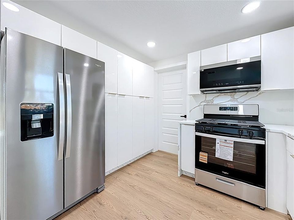 En Venta: $385,000 (4 camas, 2 baños, 1296 Pies cuadrados)