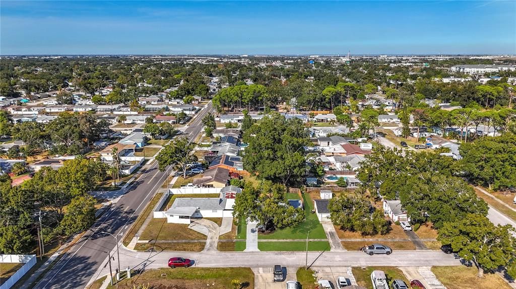 En Venta: $385,000 (4 camas, 2 baños, 1296 Pies cuadrados)