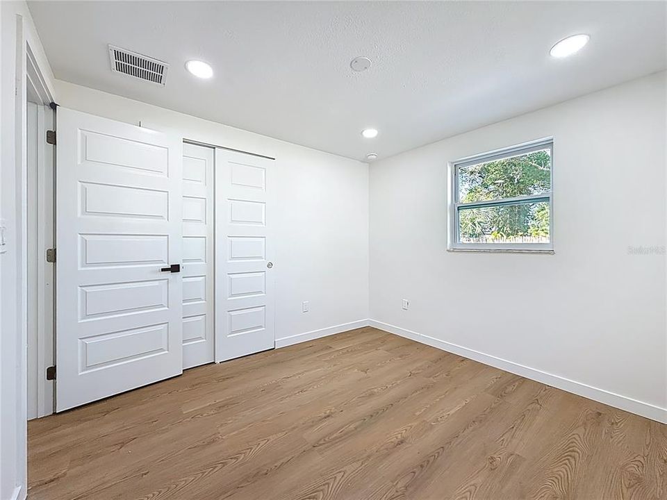 En Venta: $385,000 (4 camas, 2 baños, 1296 Pies cuadrados)