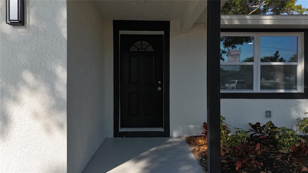 En Venta: $385,000 (4 camas, 2 baños, 1296 Pies cuadrados)