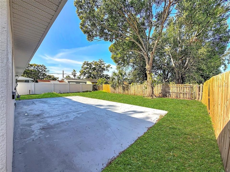 En Venta: $385,000 (4 camas, 2 baños, 1296 Pies cuadrados)