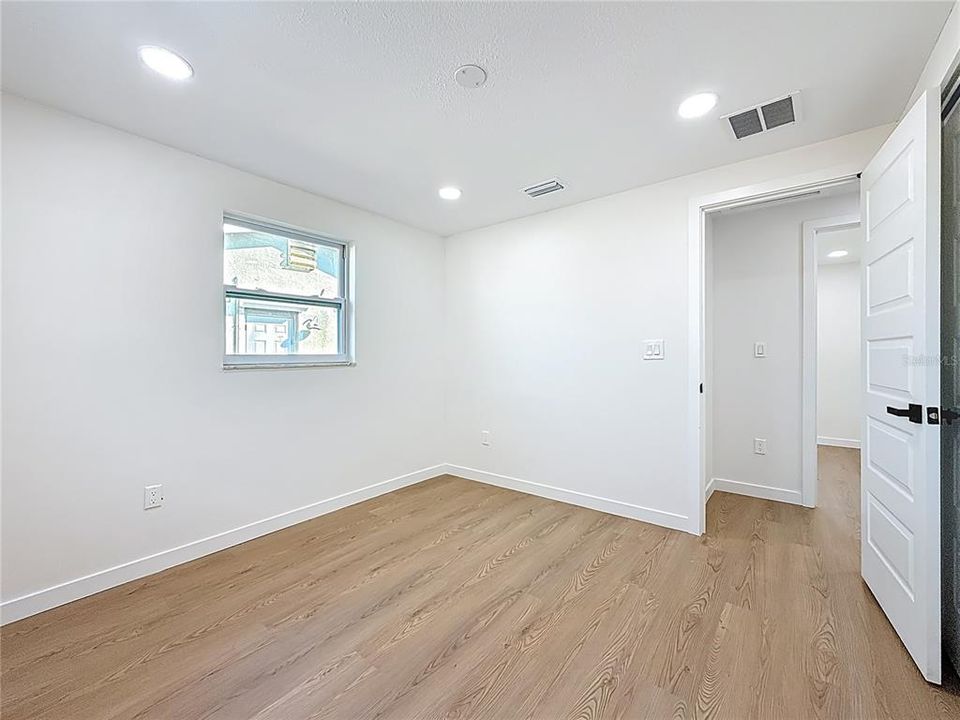 En Venta: $385,000 (4 camas, 2 baños, 1296 Pies cuadrados)