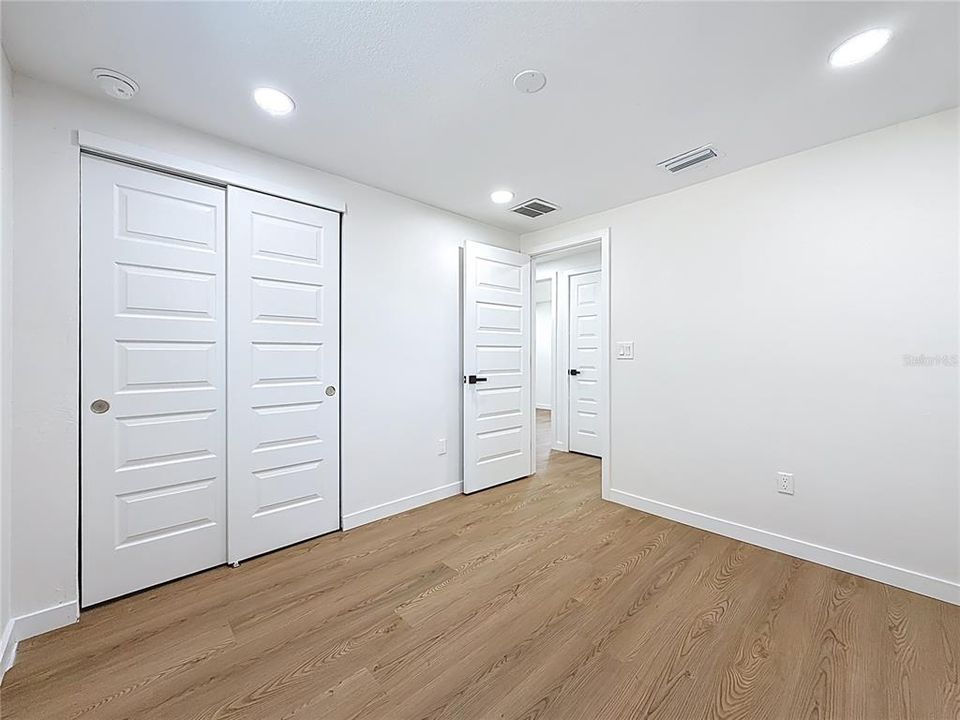 En Venta: $385,000 (4 camas, 2 baños, 1296 Pies cuadrados)