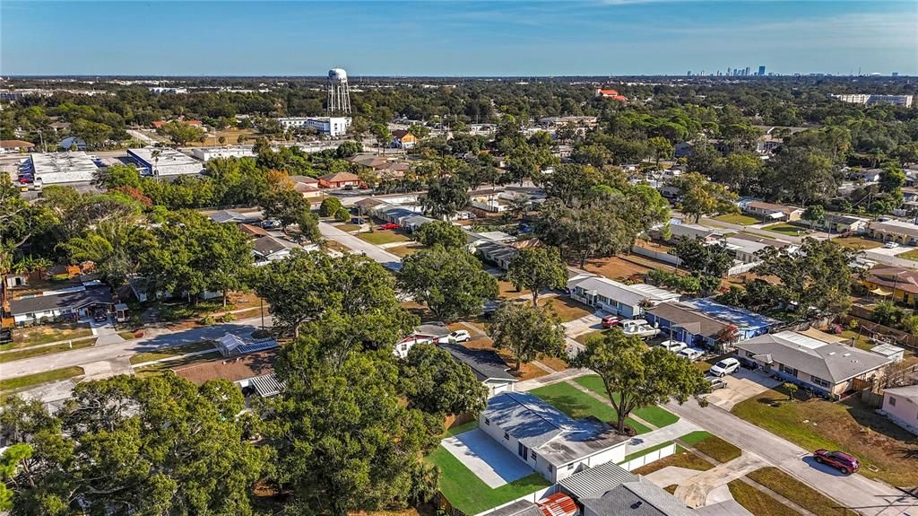 En Venta: $385,000 (4 camas, 2 baños, 1296 Pies cuadrados)