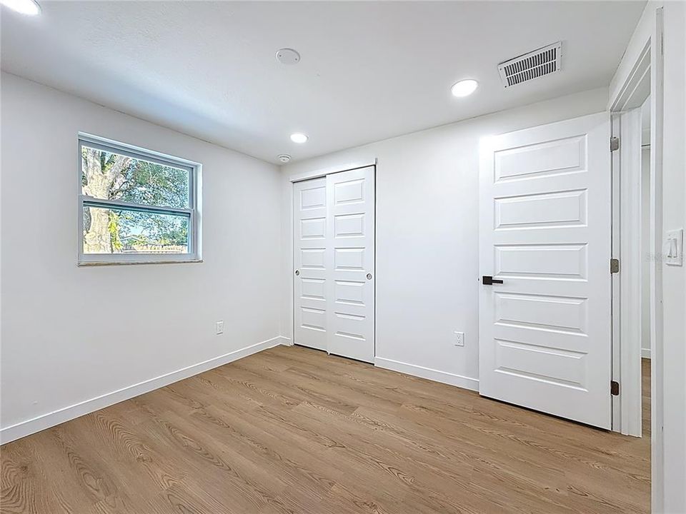 En Venta: $385,000 (4 camas, 2 baños, 1296 Pies cuadrados)